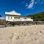 Feriehus Ved Nisser Med Egen Strand, Brygge, Peis Og Robat Til Fri Bruk *