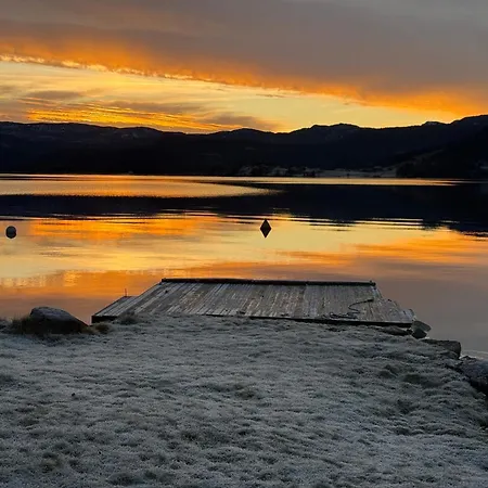 Casa de Férias Ved Nisser Med Egen Strand, Brygge, Peis Og Robat Til Fri Bruk Kyrkjebygdi
